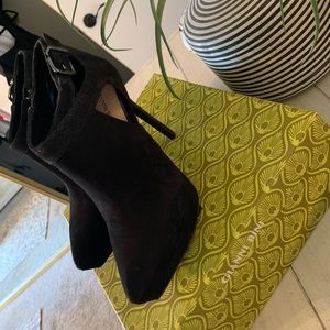 Black suede Gianni bini stiletto